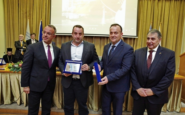 Πρώτο το ΕΒΕΠ έκοψε την πρωτοχρονιάτικη πίτα του 2024 Βραβεύτηκαν από την ναυτιλία οι Ευ. Μυτιληναίος, Χ. Βαφειάς, Δ. Θεοδοσίου &amp; Δ Κούστας