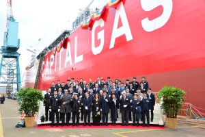 Το νέο LNG carrier “Asterix I” του Ομίλου Capital ύψωσε την ελληνική σημαία Ανάδοχος του πλοίου η τεχνική διευθύντρια της Capital Gas Αλεξάνδρα Ξύστρα