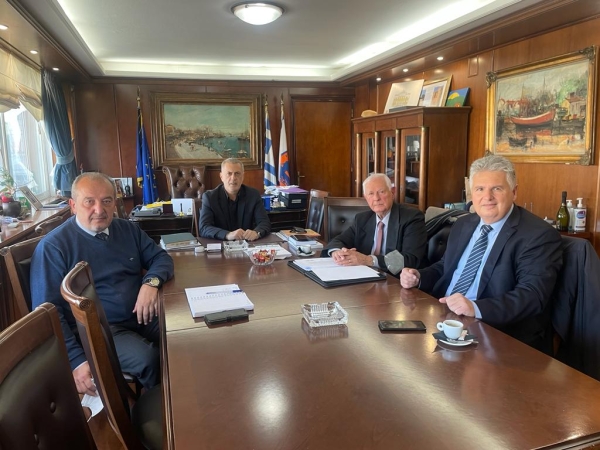 Συνάντηση Δημάρχου Πειραιά Γιάννη Μώραλη με το Προεδρείο της Ένωσης Εφοπλιστών Κρουαζιεροπλοίων και Φορέων Ναυτιλίας