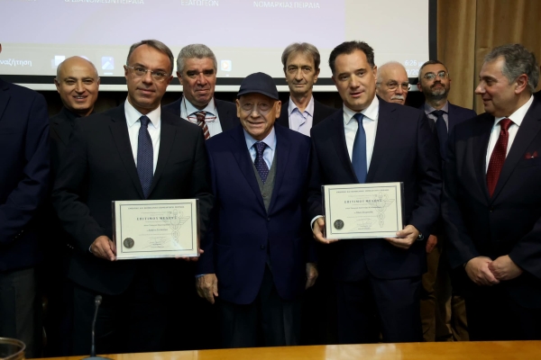 Γιώργος Προκοπίου: 50 χρόνια κορυφαίας ναυτιλιακής δράσης Τιμητική διάκριση από το ΕΒΕΠ για το εγχείρημα της επαναλειτουργίας των Ναυπηγείων Σκαραμαγκά