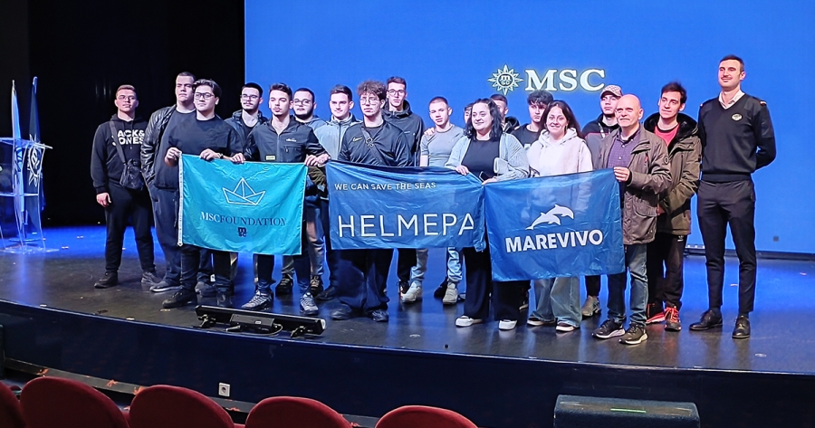 ΜΑΘΗΤΕΣ ΕΚΠΑΙΔΕΥΟΝΤΑΙ ΩΣ «ΠΡΕΣΒΕΥΤΕΣ ΤΟΥ ΩΚΕΑΝΟΥ» ΓΙΑ ΤΗ ΓΑΛΑΖΙΑ ΟΙΚΟΝΟΜΙΑ