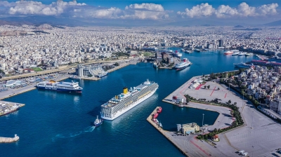 Yannis Moralis and Nikos Arvanitis were awarded for their valuable contribution as members of the Board of Directors to Piraeus Port Authority at the Annual General Meeting