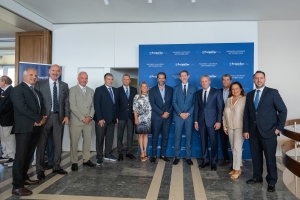 General Alkiviadis Stefanis was honored by the Propeller Club of Piraeus