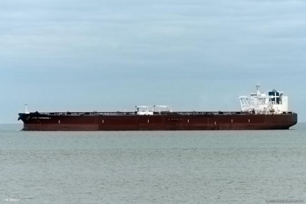 Το ελληνόκτητο δεξαμενόπλοιο «Agios Fanourios I» διασχίζει τα Στενά του Ορμούζ εν μέσω αποκλεισμού