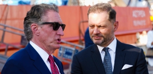 Επίσκεψη του Υπουργού Εσωτερικών των ΗΠΑ Doug Burgum στα Ναυπηγεία ΟΝΕΧ – Ελευσίνας